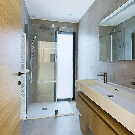 Moderne Avec Piscine Privee, Pres De La - Fr-1-423-314 * Le Grau-d'Agde