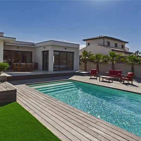 Moderne Avec Piscine Privee, Pres De La - Fr-1-423-314 Villa *