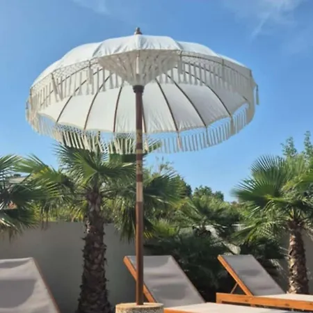 Villa Moderne Avec Piscine Privee, Pres De La - Fr-1-423-314